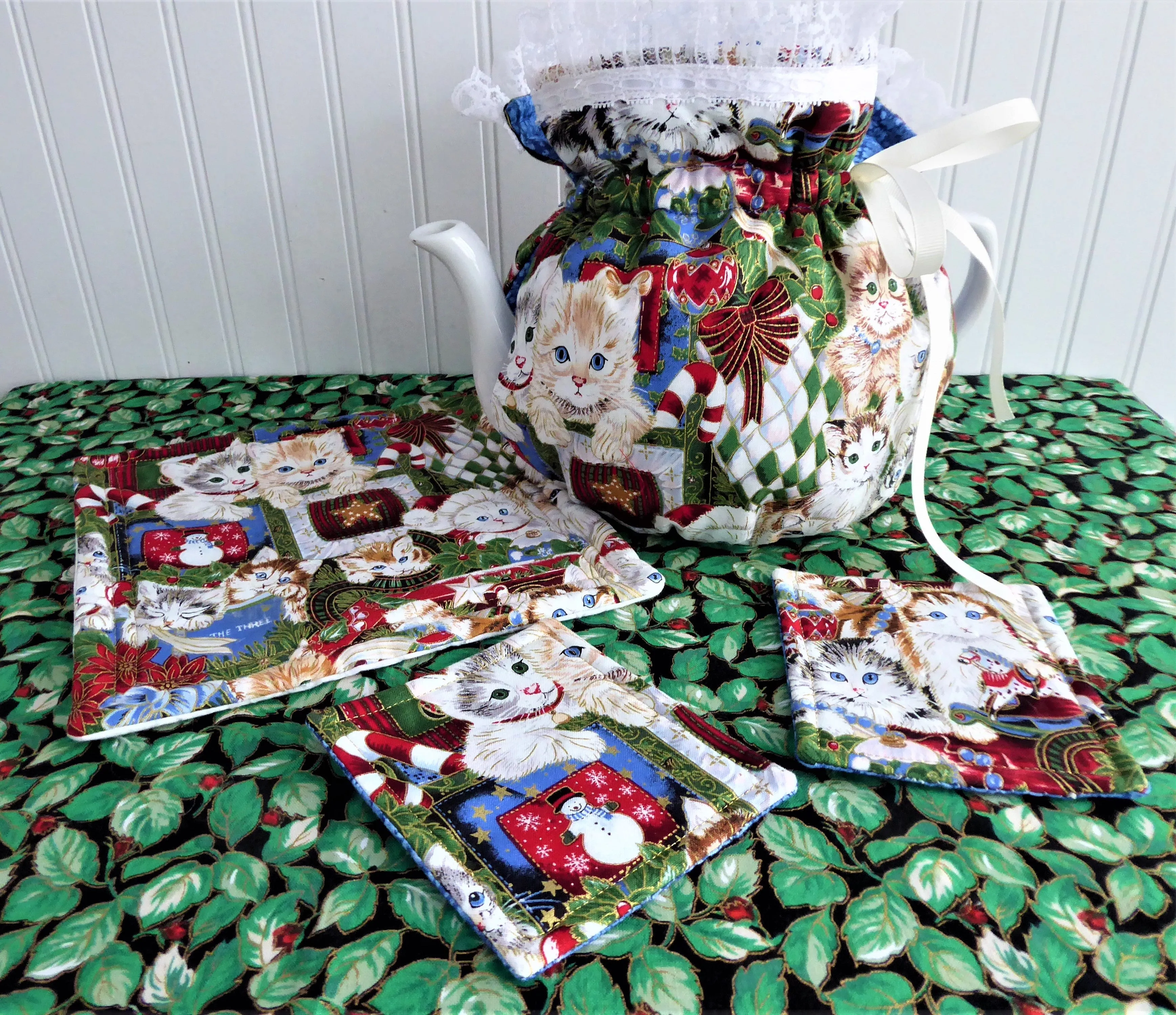 Christmas Kitties Tea Cozy Set Cosy Trivet 2 Mug Mats Gold Metallic Handmade Reversible