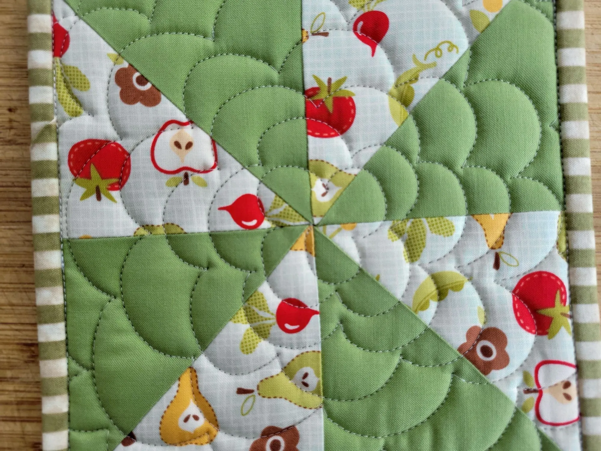 Green Pinwheel Hot Mat