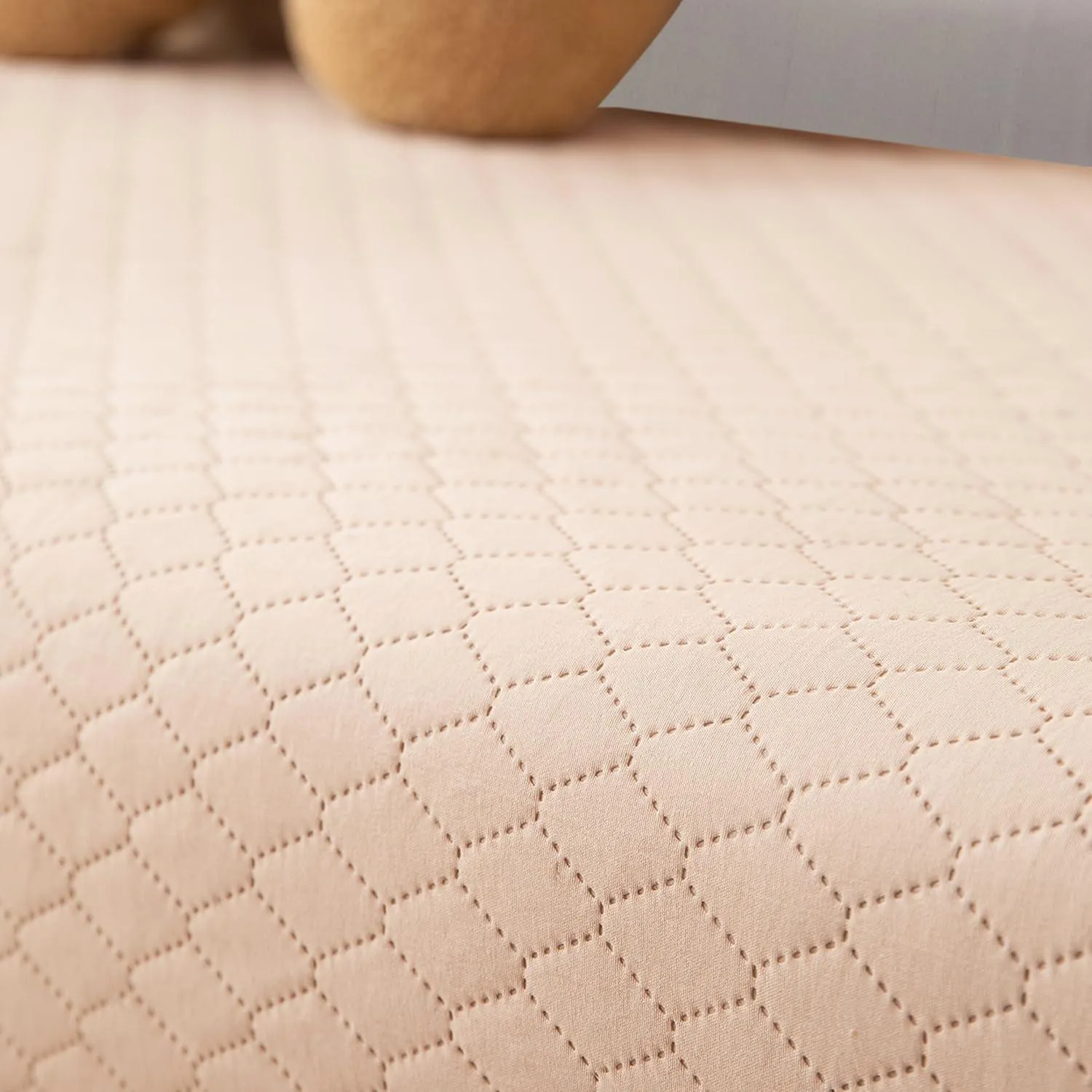 Quilted Sofa Cover Mat with 2 Armrest Covers Pockets, Beige